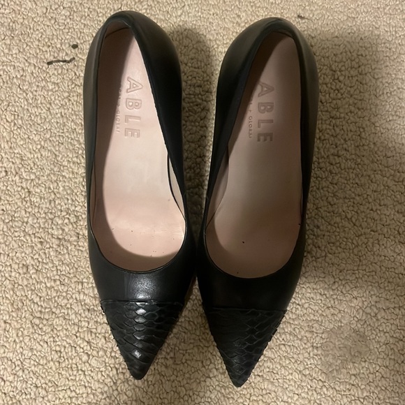Classic pointed toe black heels (Able - size 6) - Picture 4 of 5